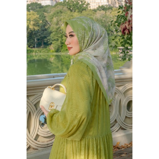 Buttonscarves New York 3 Courage Satin Square - Murray Hill