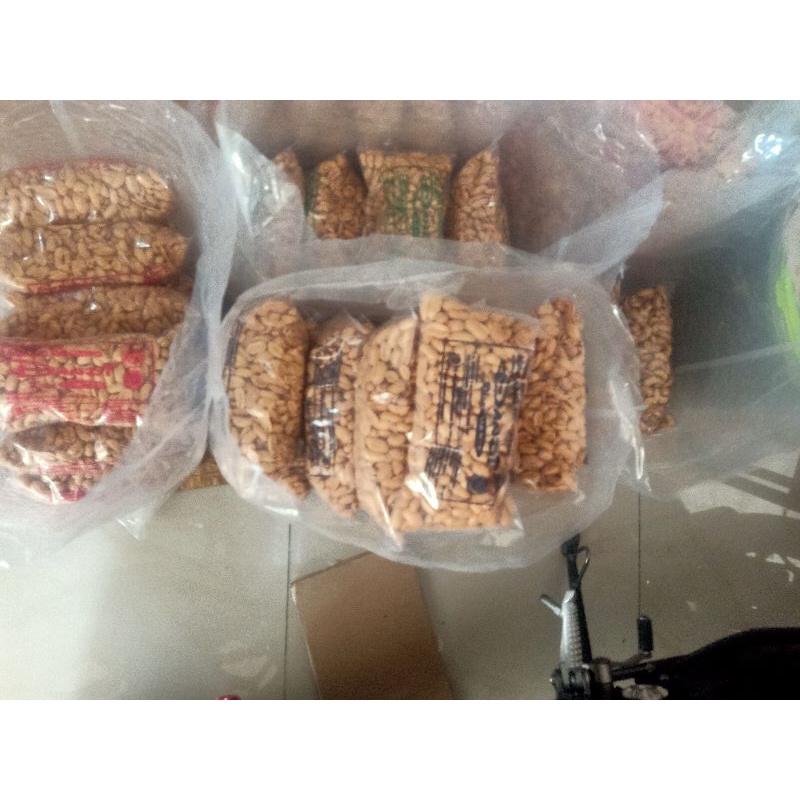 

Kacang Goreng kupas Rasa premium isi 350g,halal/cemilan enak