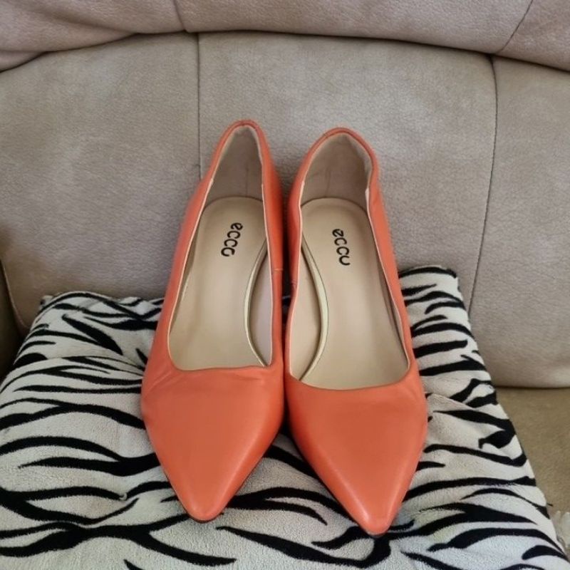 Ecco Preloved Shoes Size 39
