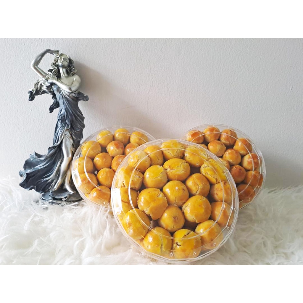 

Kue nastar bulat toples