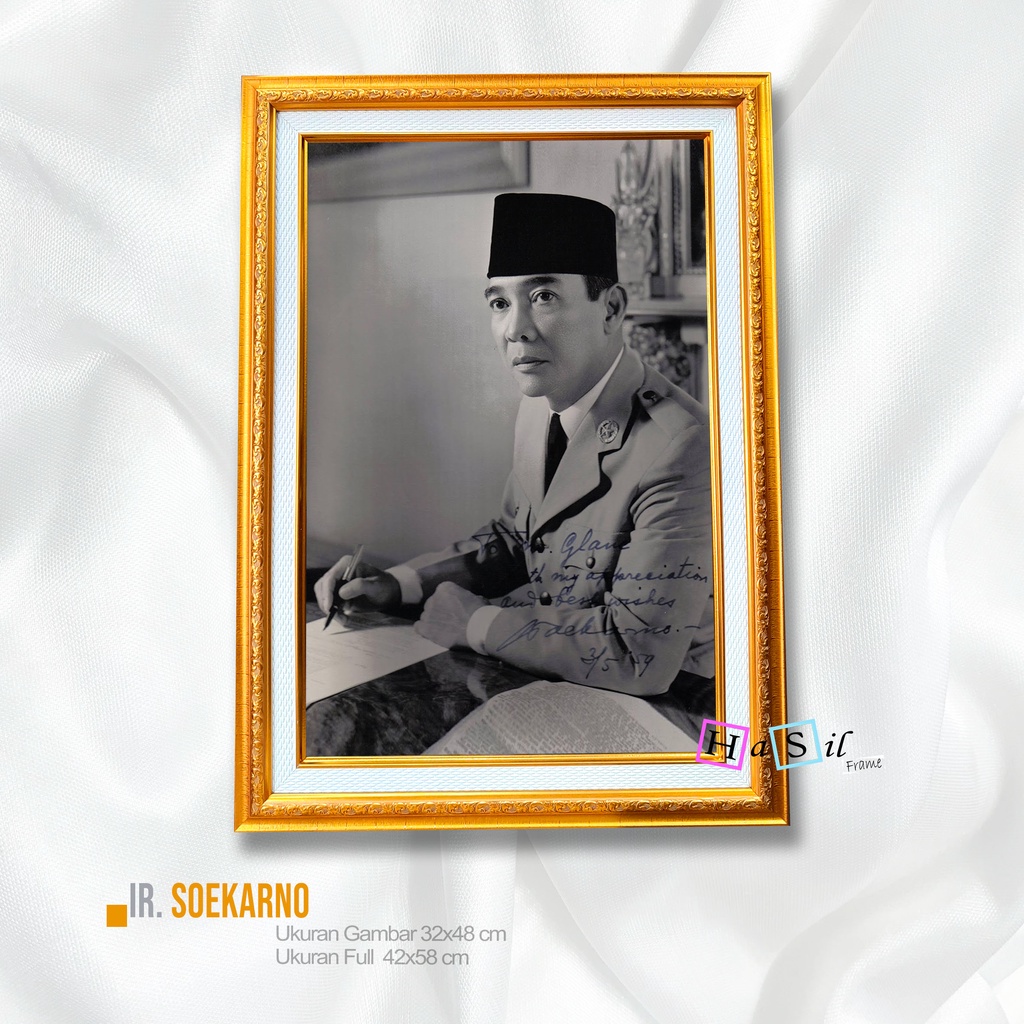 FOTO IR. SOEKARNO + BINGKAI UKURAN 32x48CM UKIR GOLD