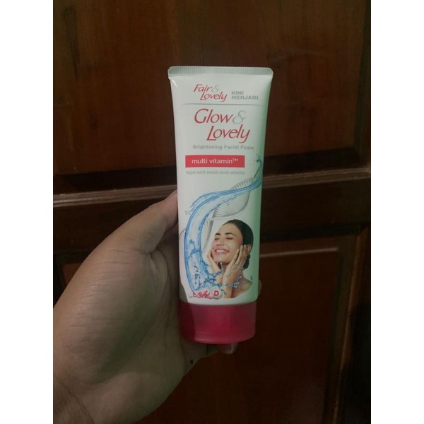 Fair & Lovely / Glow & Lovely Multi Vitamin Facial Wash 100g