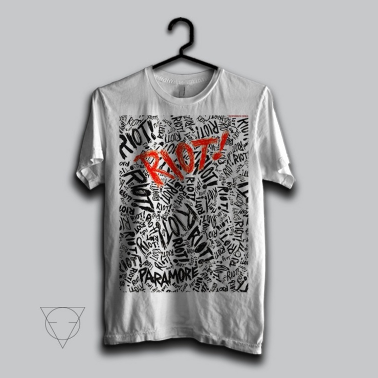 Kaos Musik Paramore Riot