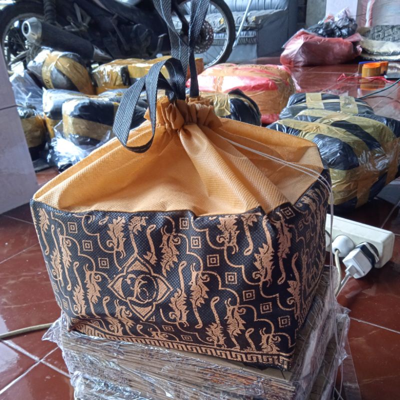 (1 lusin = 12 pcs) Tas hajatan serut batik