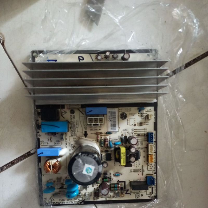 Ready stok gan utk modul outdor AC LG inverter smart V.. barang copotan evap bocor. sudah di tes dan