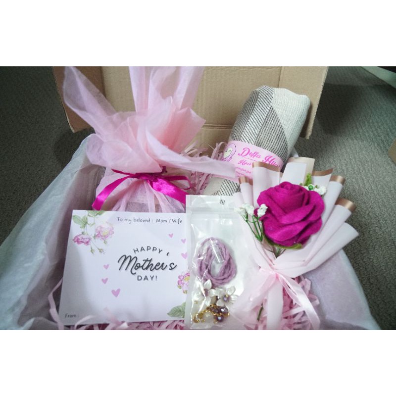 

[KEYYFLOW] Hampers paket A (Kue kering premium, hijab, bouquet flower, konektor masker, gift card)