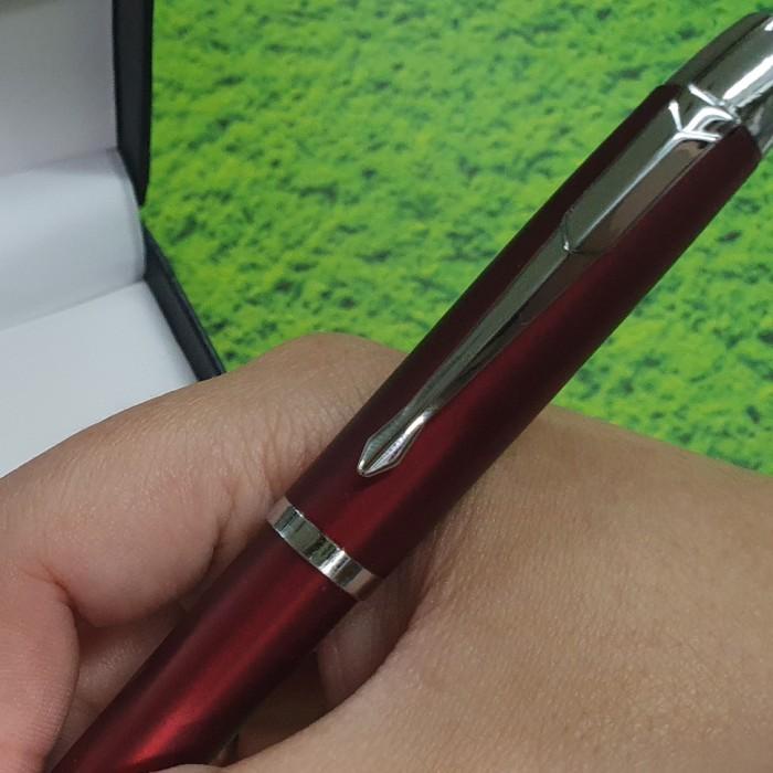 

Pulpen Promosi Eksklusif Red Klip Silver Body Matte Free Grafir Nama Best Seller
