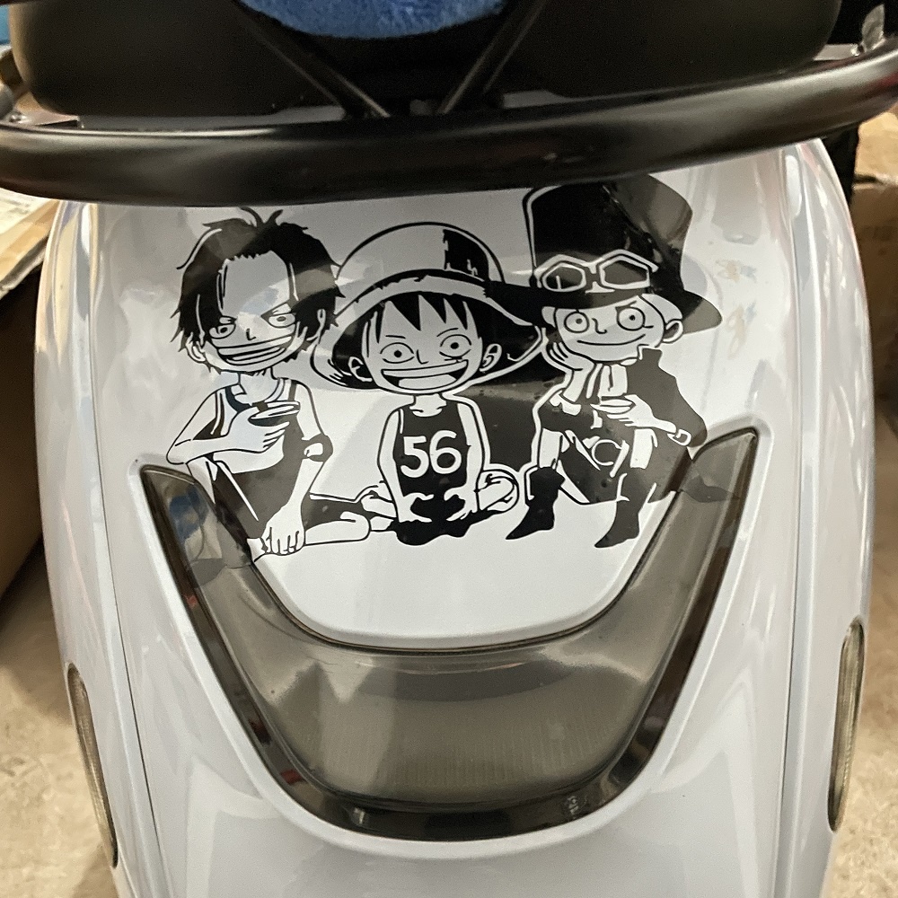 &quot;One Piece&quot; Kartun Stiker Mobil Reflektif Luffy Sabot Ace Duduk Stiker Kaca Depan Pintu Mobil Stiker Dua Dimensi Kreatif Decal Tahan Air