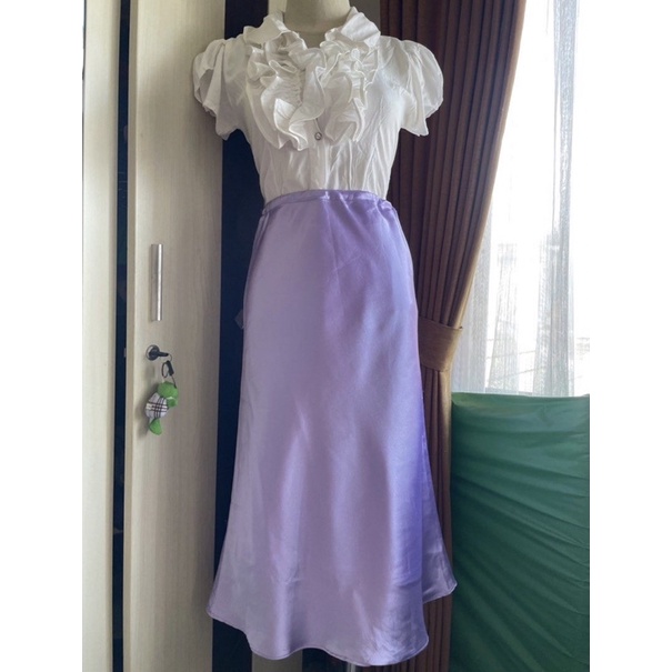 Preloved Rok Wanita Korean Satin Silk Lilac Midi Skirt