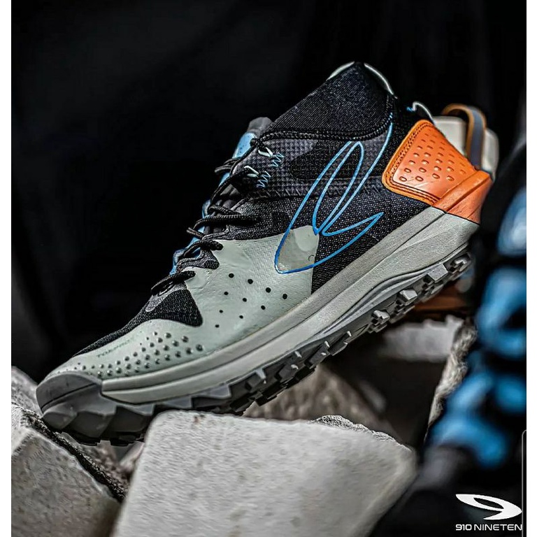 Sepatu running YUZA MATTERHORN