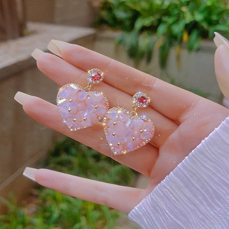 Desain Fashion Berlebihan Temperamen Bertatahkan Berlian Anting Cinta Kristal