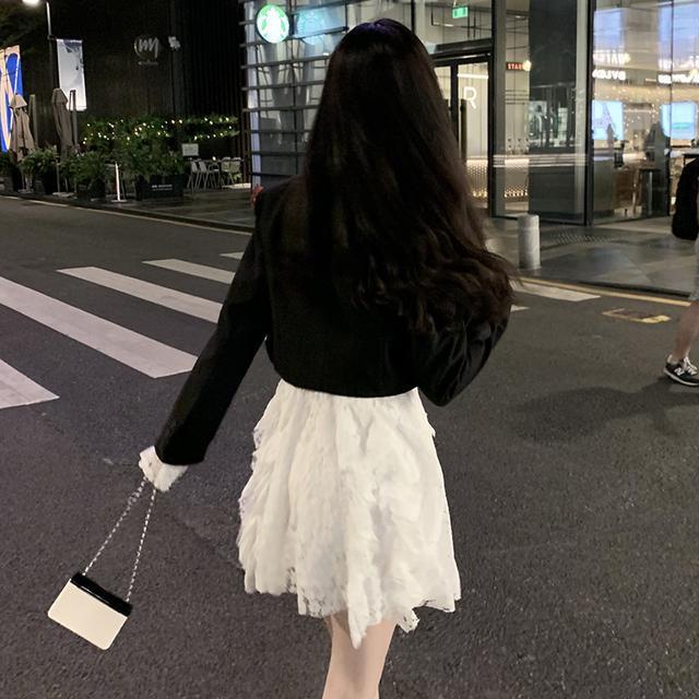 Suhao One-Piece Suit Hitam Sederhana Jas Pendek Wanita + Gaun Lengan Panjang Ikatan Simpul Renda Putih