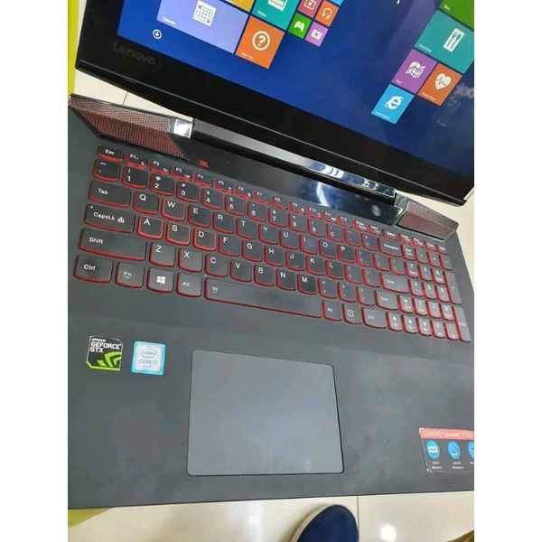 Lenovo Y700 (leptop tangguh)