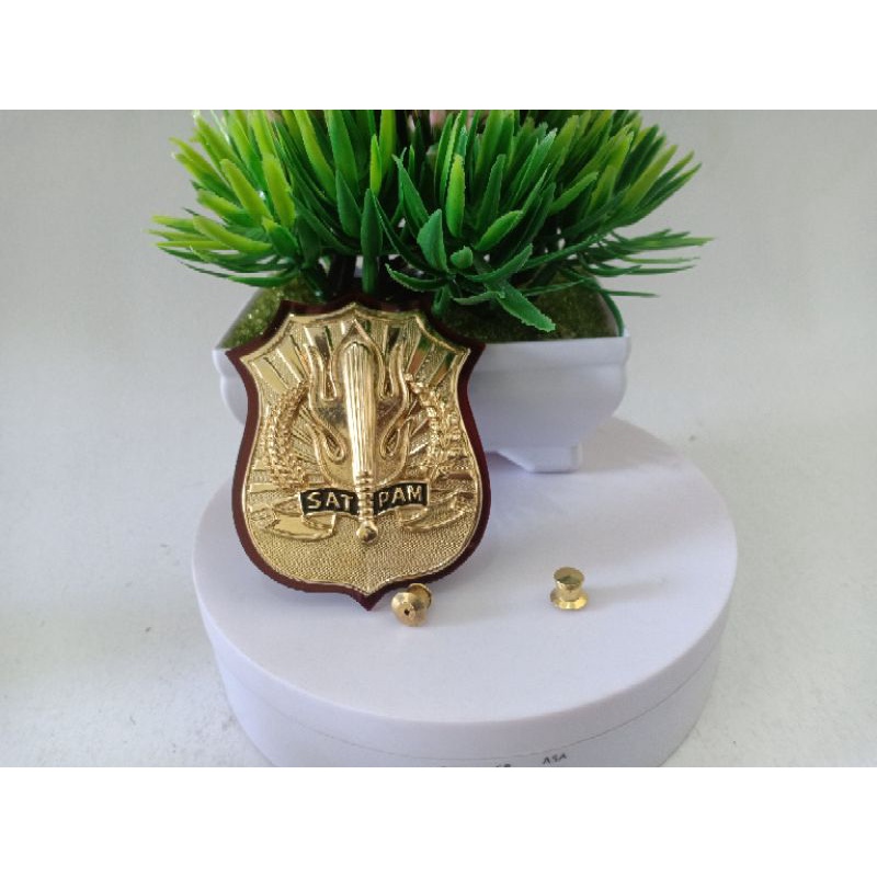Pin Kewenangan Satpam Kuningan Gold