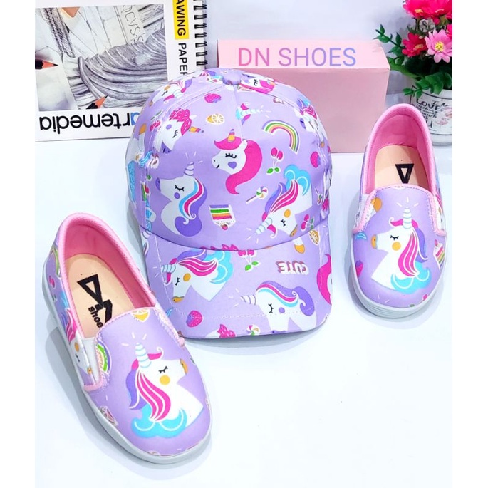 Paket Sepatu Anak Perempuan Paket Sepatu dan Topi anak Perempuan Paket Slip on dan Topi Anak Lucu Murah Karakter Unicorn Ungu Cute