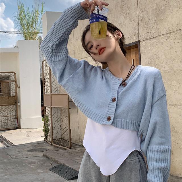 Suhao Biru Muda Pendek Rajutan Cardigan Wanita Musim Semi One-Piece Jepang Lembut Pria Kecil Memakai Atasan Lengan Panjang