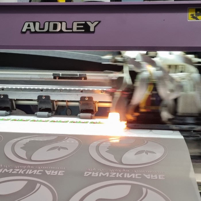 

JASA PRINT SABLON DTF SIAP PRESS METERAN LEBAR 58CM