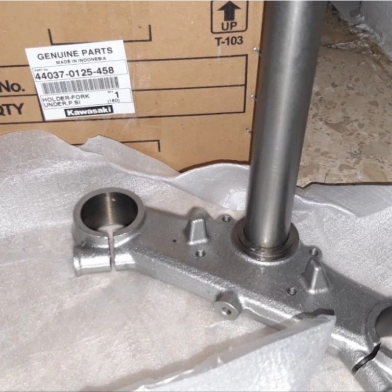 segitiga bawah shock tele KLX 150 l s original