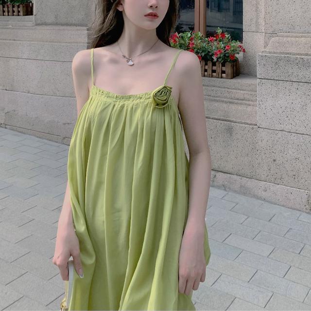 Suhao hijau tali selempang gaun wanita one-piece suit mid-length rok longgar Perancis rok lipit teh istirahat manis rok pengurang usia