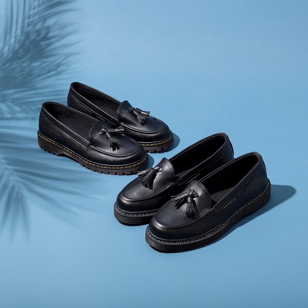 LEON BLACK ORIGINAL x LVNATICA Sepatu Loafers Hitam Pria Slip On Formal Casual Kerja Kantor Slop Resmi Kantoran Pesta Wedding Kondangan Nikah Selop Jalan Santai Hangout Kuliah Modern Penny Loafer Semi Kulit Premium Footwear Keren Terbaru Kekinian Branded