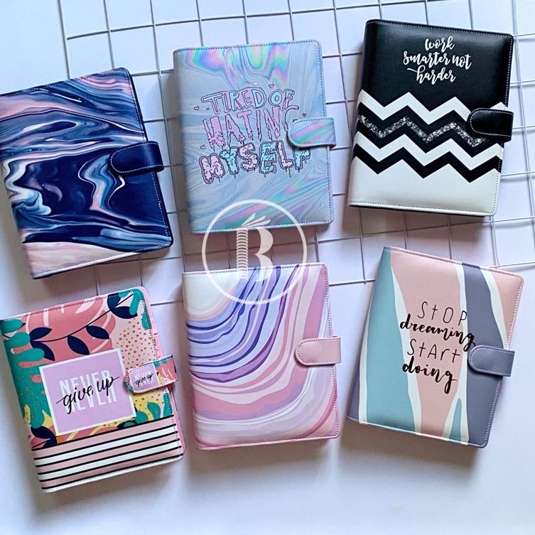 

➵Produk Premium Bindermu READY Binder New 03 Printing Quotes Marble Holographic Kulit Anti Air 20ring A5 / 26ring B5 6ring A6 [JD9]
