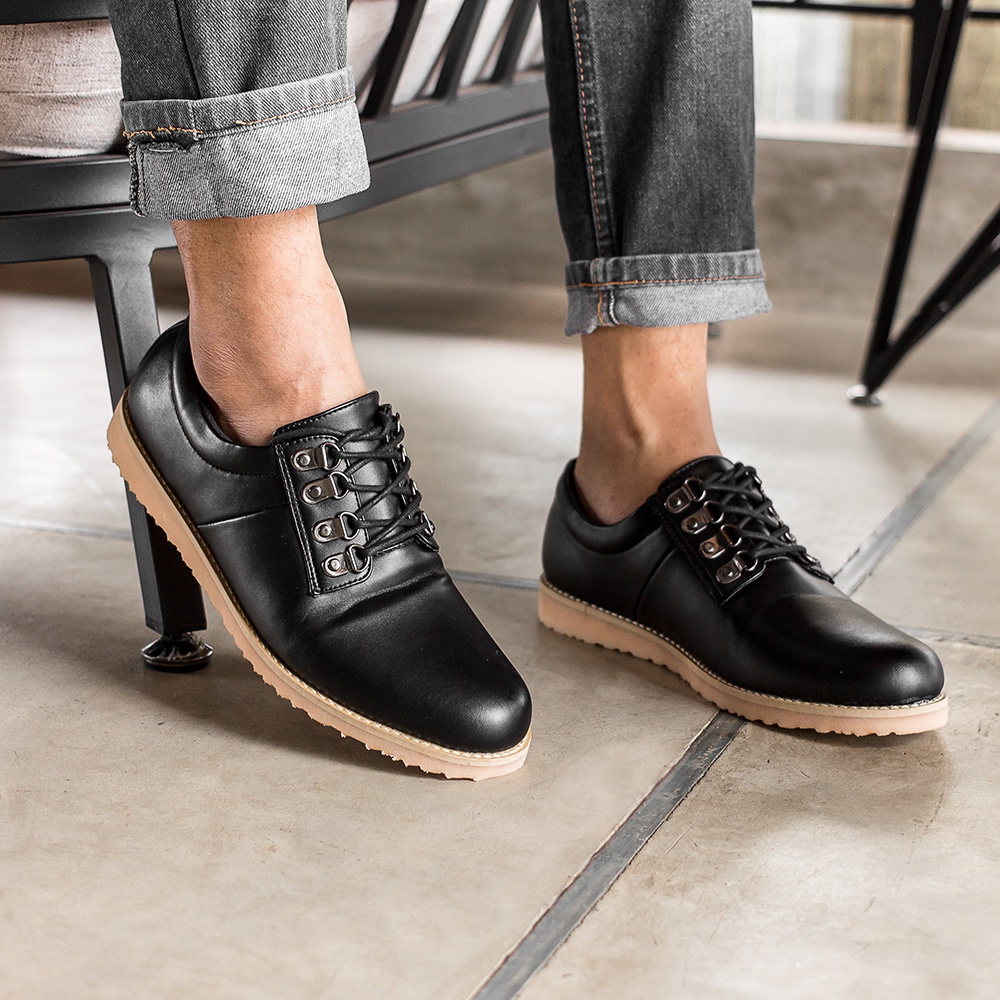 QLEON BLACK |ManNeedMe x NAZ| Sepatu Pria Casual Pantofel Formal Shoes ORIGINAL