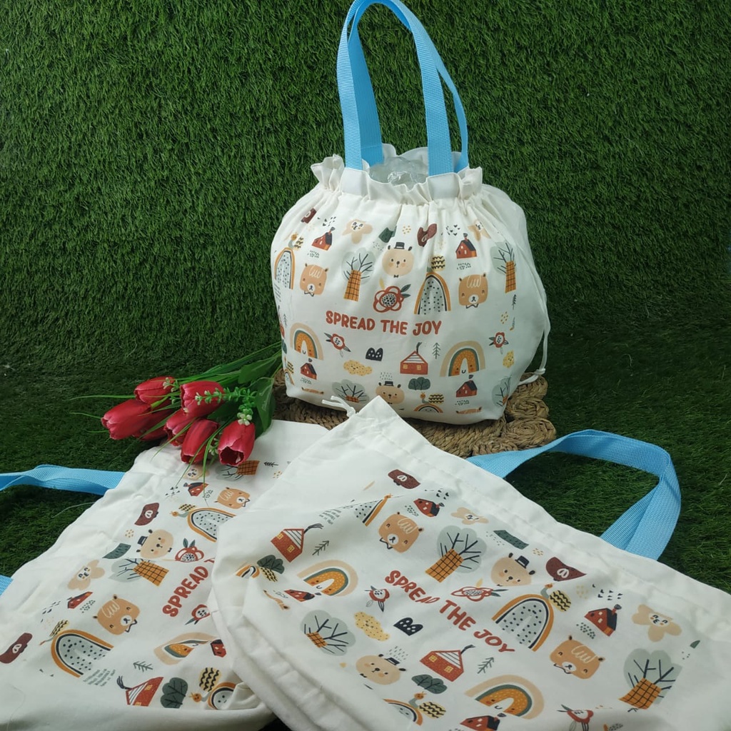 [READY STOK] TOTEBAG SERUT 35x10X29/BLACU JINJING SERUT POCONG/TALI BISBAN POLYSTER WARNA/TAS SERUT BLACU/TAS ULANG TAHUN/SOUVENIR TAS/HAMPERS/TAS BLACU/TAS CUSTOM/TAS SOUVENIR/SOUVENIR MURAH/TOTEBAG ULANG TAHUN/RELACRAFT