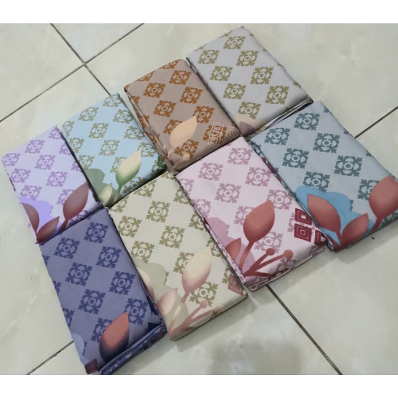 HIJAB segi empat motiv