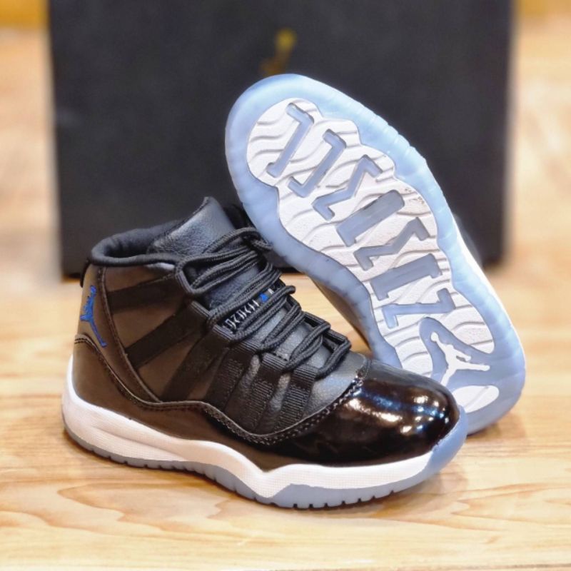 Sepatu Sneakers Basket Olahraga Anak Laki Laki Import Model Terbaru Ukuran 28 29 30 31 32 33 34 35 Warna Hitam Putih