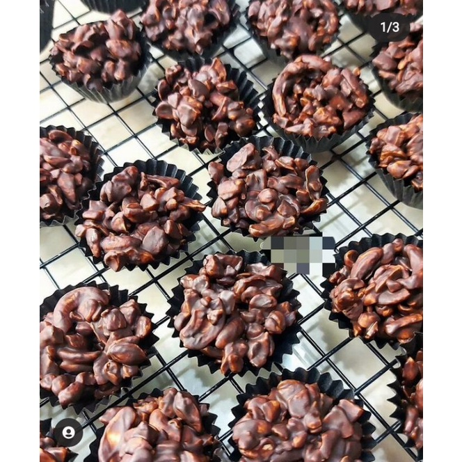 

kacang mede balut cokelat