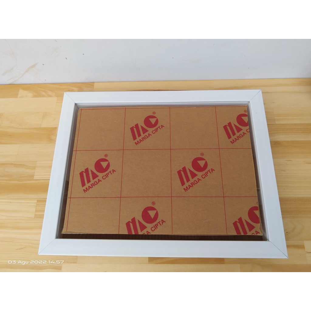 Pigura/Frame foto/Bingkai Putih 3D ukuran 50x70cm + akrilik antipecah