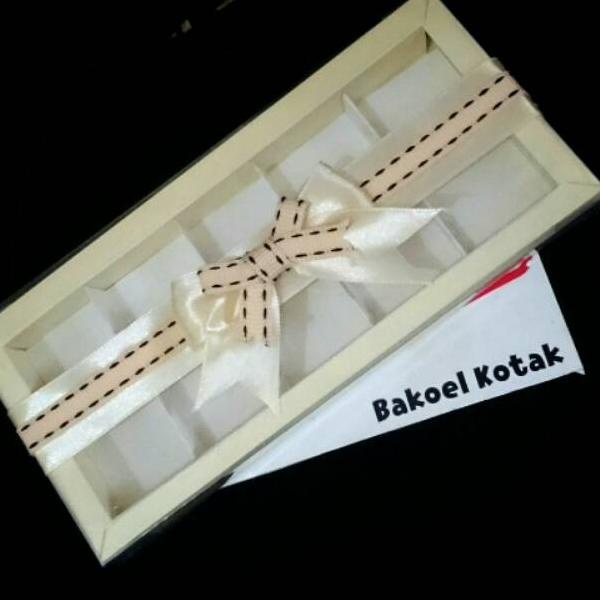 

ー 2pcs BOX COKLAT / KOTAK COKLAT sekat 10 Mika ⇴