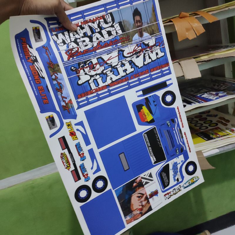 

lembaran stiker miniatur truk oleng terlengkap