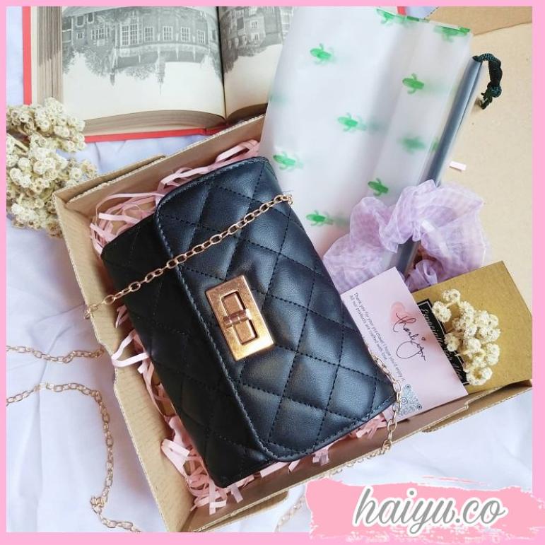 

(P-E3E)(✉) [READY] Set Gift Box Slingbag Hampers Kado Cewek Wisuda Ulang Tahun By Haiyu.co proses cepat