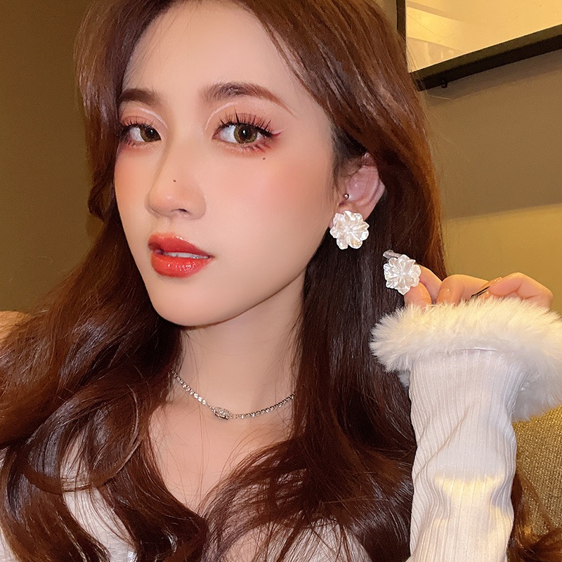 Anting Tusuk Motif Bunga Putih Manis Untuk Aksesoris Perhiasan Wanita