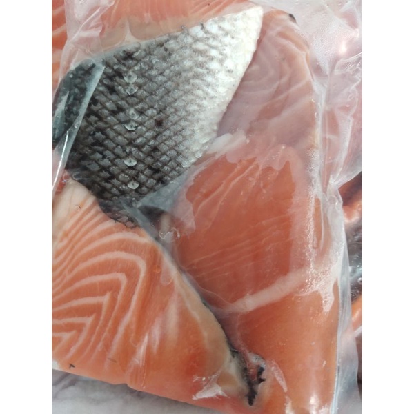

SALMON TRIMINGAN / SISAAN DAGING SALMON