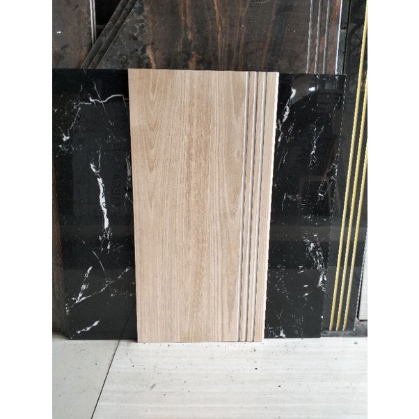 granit tangga 30x60 kasar motif kayu