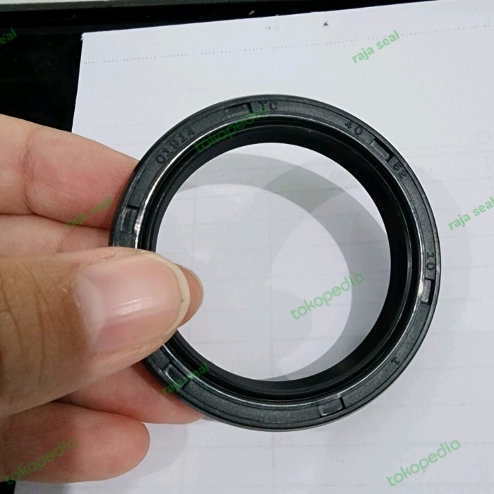 OIL SEAL TC 40 52 10 . TC 40 x 52 x 10 NBR TAIWAN SAT83
