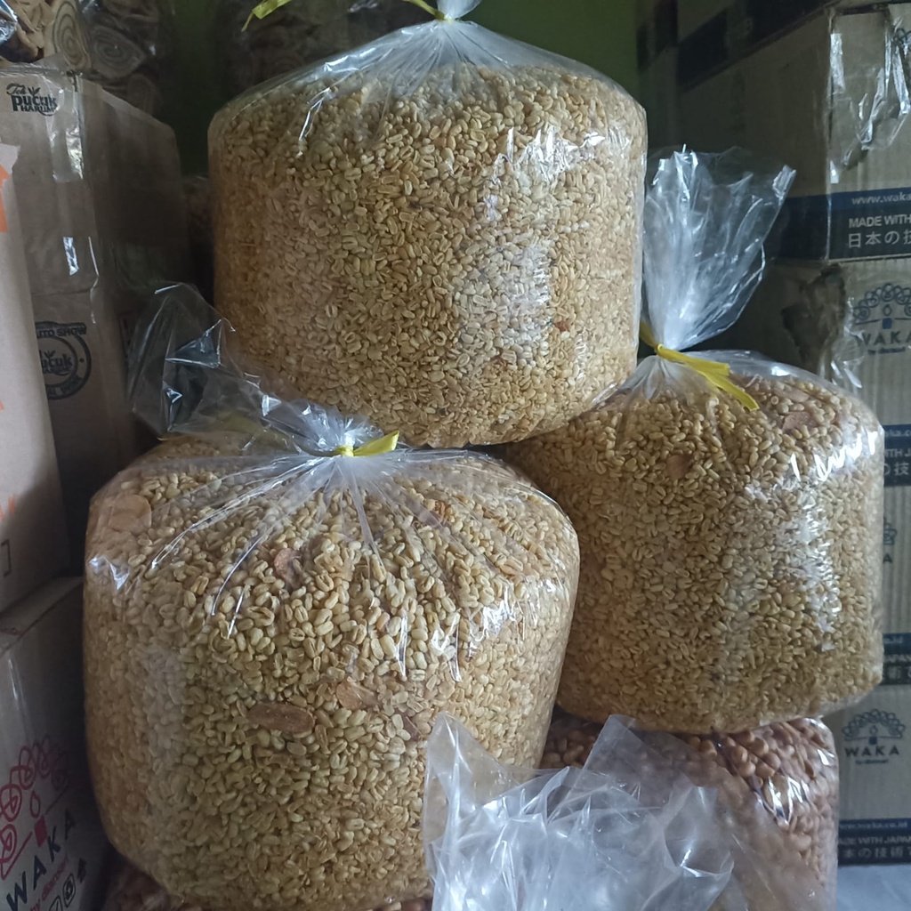

kacang hijau / kacang ijo kupas goreng 5 kg dapat request kemasan ataupun berat Aneka Snack Anugerah