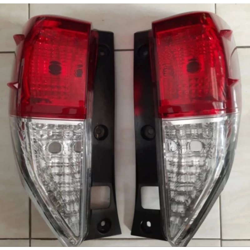 Stop Lamp Belakang Toyota Innova Reborn