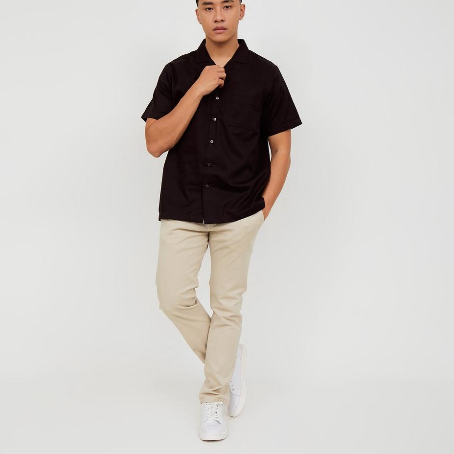 [KODE PRODUK F6NFC4558] M231 Kemeja Pria Basic Polos Hawaii Oversized Pendek Hitam 2190F