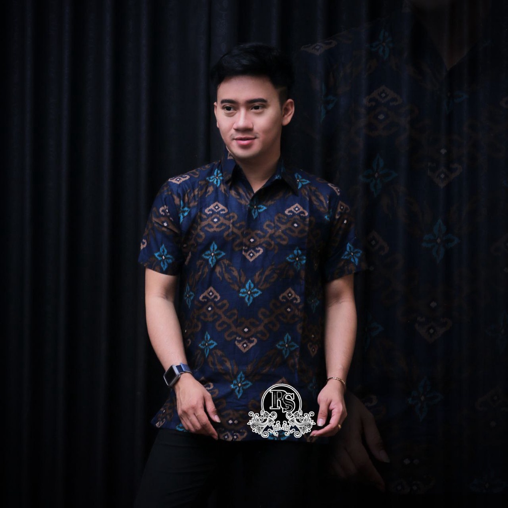Kemeja batik motif zigzag navy