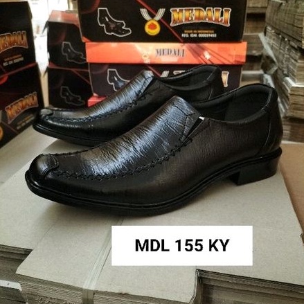 Sepatu kulit pantofel pria Medali kantor/dinas kerja formal