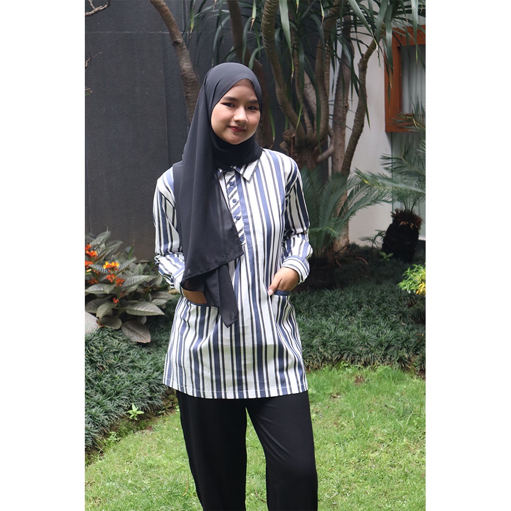 Kaos Tunik Missty Wanita Warna Biru Putih Motif Salur Variasi Kerah dan Kantung (36579)