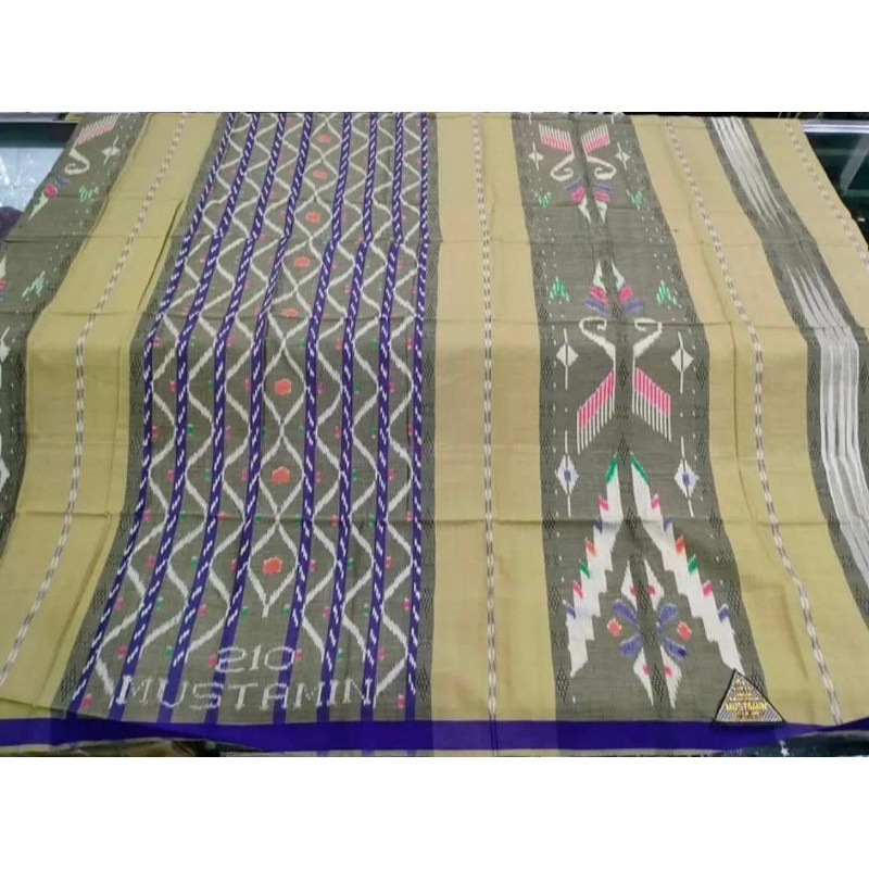Sarung Mustamin Jentik Manis