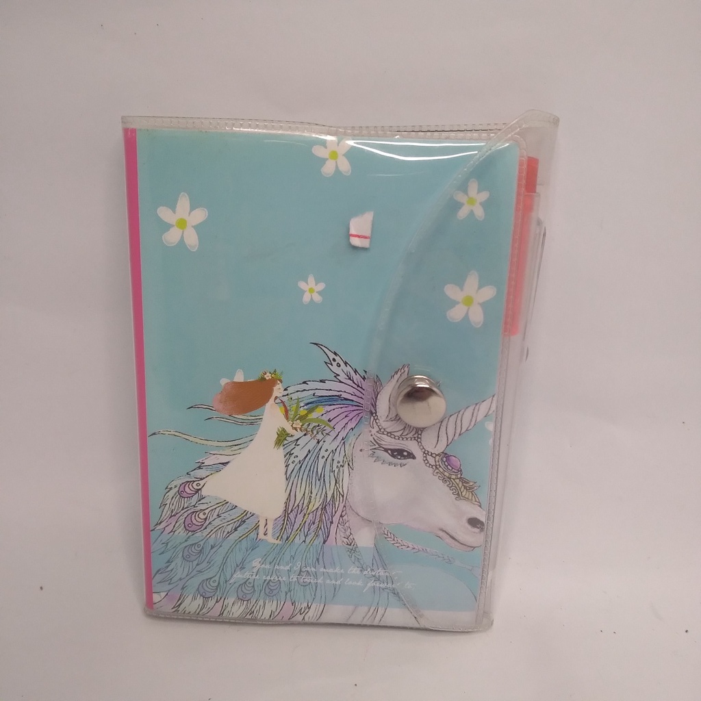 

NOTEBOOK A7 KANCING COVER KARAKTER DAN PULPEN