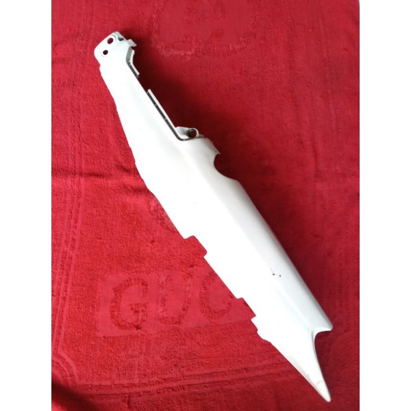 COVER BODY BELAKANG YAMAHA FIZR SEBLAH KANAN SEKEN ORIGINAL