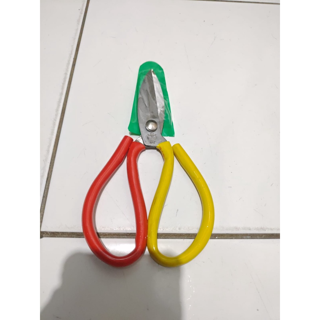 

GUNTING KODOK / GUNTING SENG KAWAT / GUNTING POTONG KAIN / GUNTING SUPER TAJAM