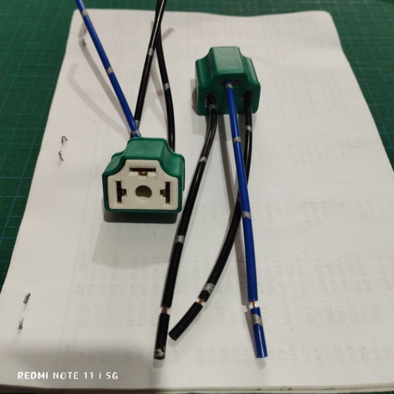 Socket/soket bola lampu depan mobil H4 halogen keramik (harga per satuan)
