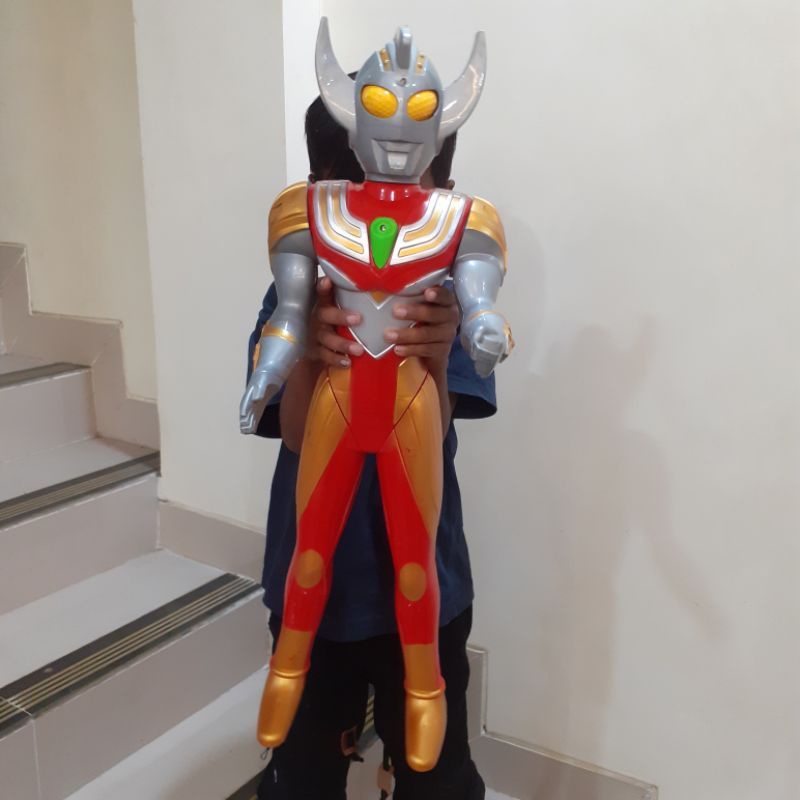 Mainan Robot Ultraman Jumbo Tinggi 70cm Nyala dan Bersuara